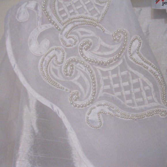 Jac Dole puffy sleeve white blouse. - Picture 14 of 14